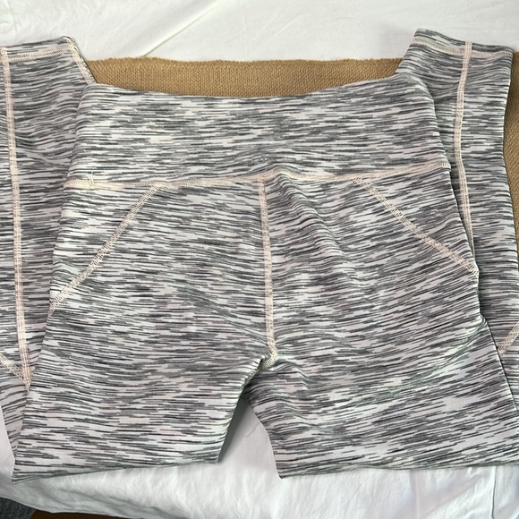 Gap black out technology athletic leggings - Picture 4 of 8